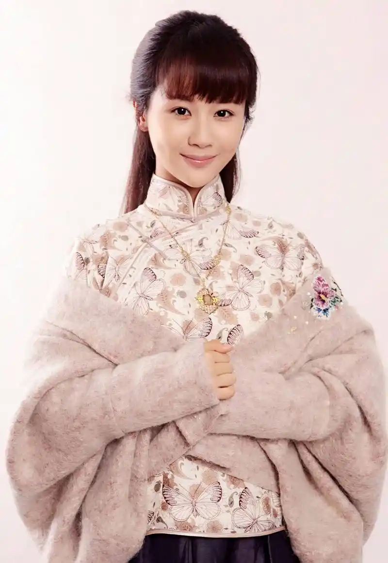 杨紫有时候和别的演员拍吻戏,会有一刹那的恍惚,然后问自己,说:"他是