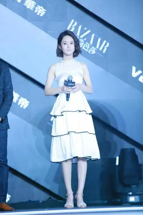 赵丽颖哪像当妈的人穿粉色印花吊带配短裤说她18岁我也信