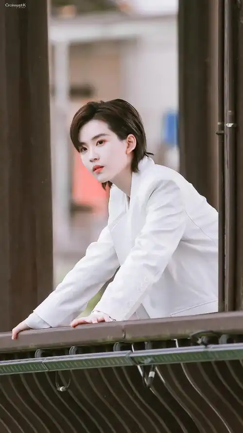 陆柯燃这组图生动又漂亮,满满的氛围感,不愧是行走的画报_高清图集