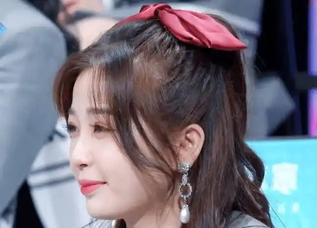 原创面对孔雪儿的现场表白虞书欣报以姨妈笑这笑容甜到心坎