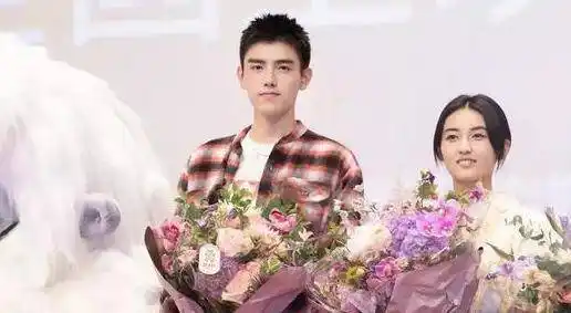 陈飞宇张子枫互画对方,子枫画作似涂鸦说好的学画画想考美术生呢_黄磊