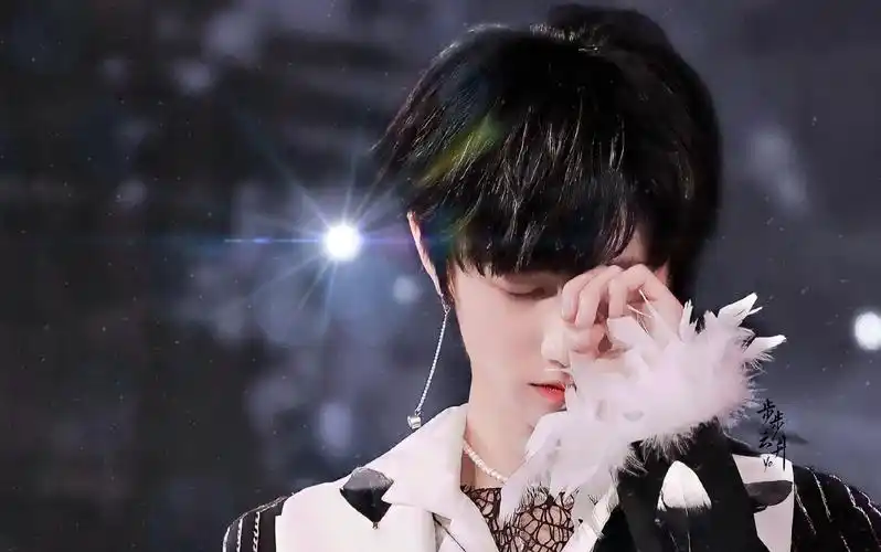 朱志鑫criminal练习室直拍准男高的慵懒随性帅炸了