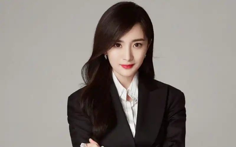 杨幂时尚性感高清桌面壁纸-大陆明星-壁纸下载-美桌网