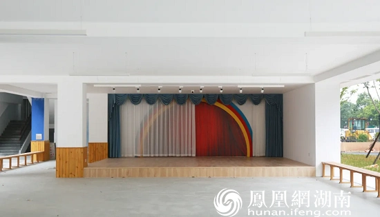 才艺展示小舞台学校将利用课前,课堂,课间,创设各类教育活动情景,对