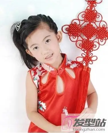 儿童主持人简易发型女优雅乖巧争当舞台焦点