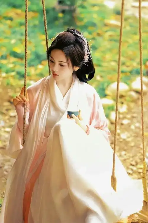 杨超越嫦娥如梦令