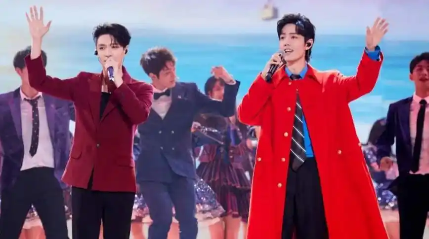 张艺兴肖战两大男神同台献唱!清亮歌声超好听,画面太养眼