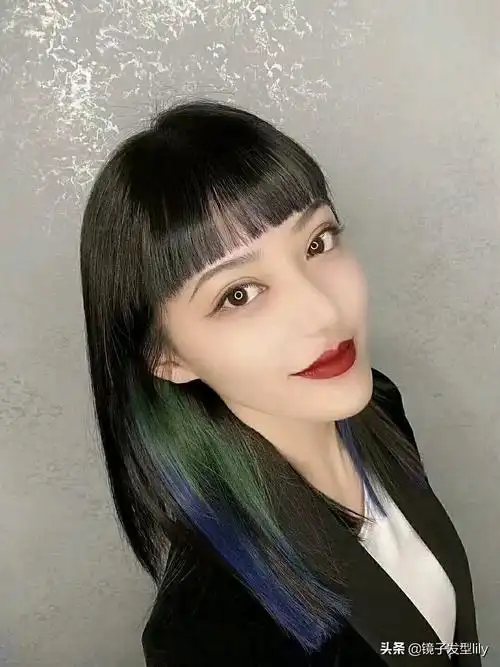 中分八字刘海短发学生2