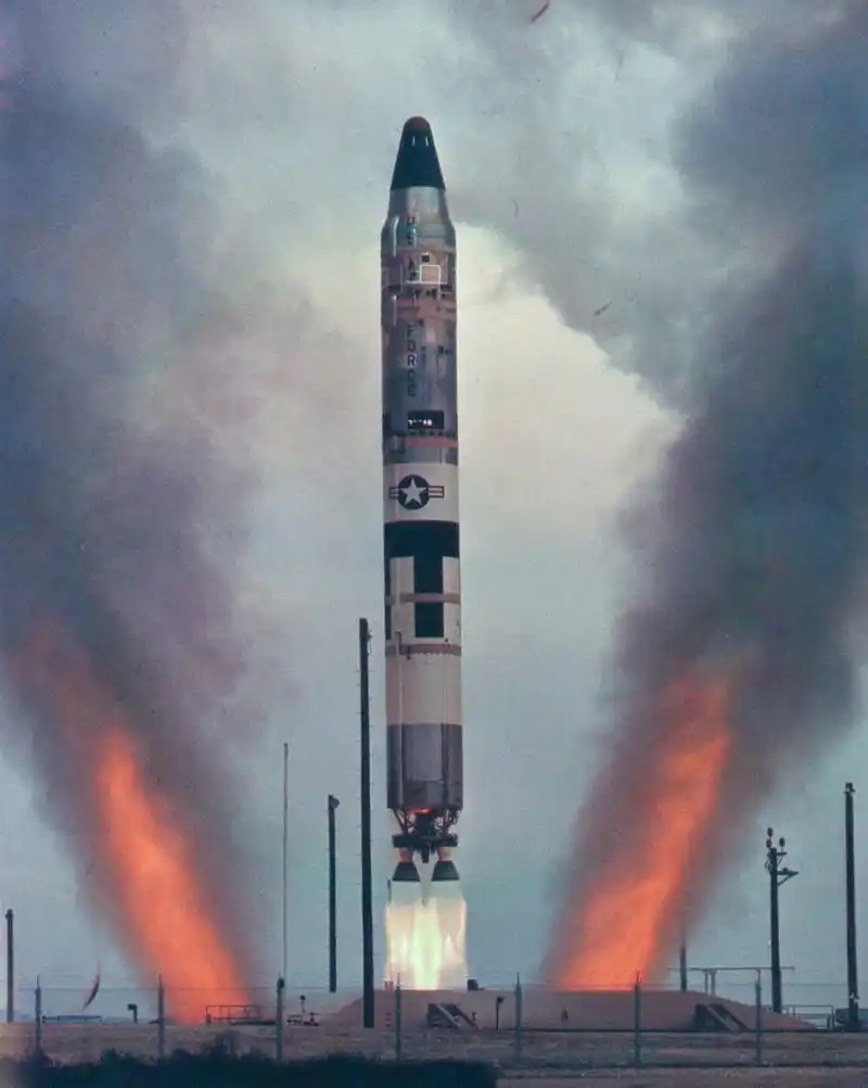 美国军工当年研制生产的泰坦ii洲际弹道导弹,那个年代的很多导弹采用