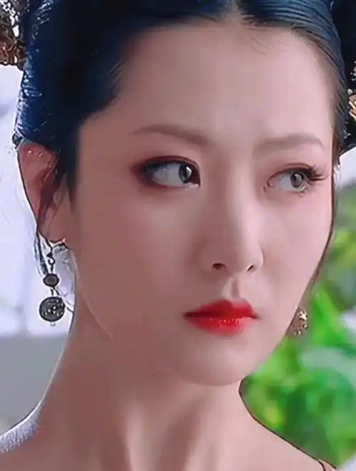 既清纯又娇媚,年轻时的白冰太惊艳了,难怪会被成龙一眼挑中