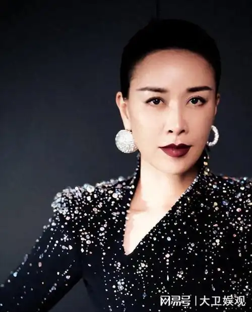 《歌手2024》爆笑开场:那英老师,你这是要火遍社交媒体吗?