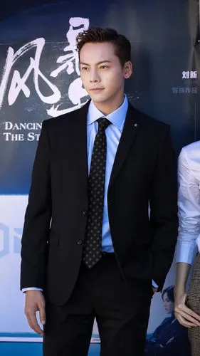 女皇们,来欣赏下咱俊俊的西装杀-陈伟霆粉丝后援会