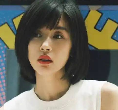 而且通过这部电视剧,短发似乎成了王子文的一个标志性的东西!