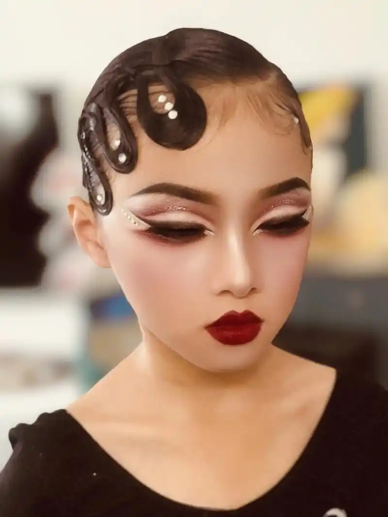 造型分享 #定格美好瞬间797979 #吾家小女 #妆面记录 #舞台妆