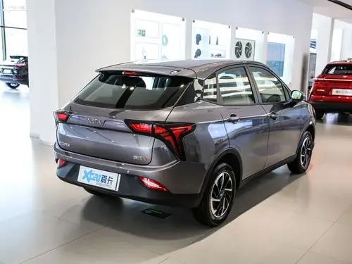 【2021款哪吒v长续航智享版_整体外观_1/1373张图片】_汽车图片大全