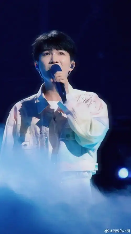 周深超话#周深王者荣耀快乐大使#【圈和米米说晚安】月华似练,星光