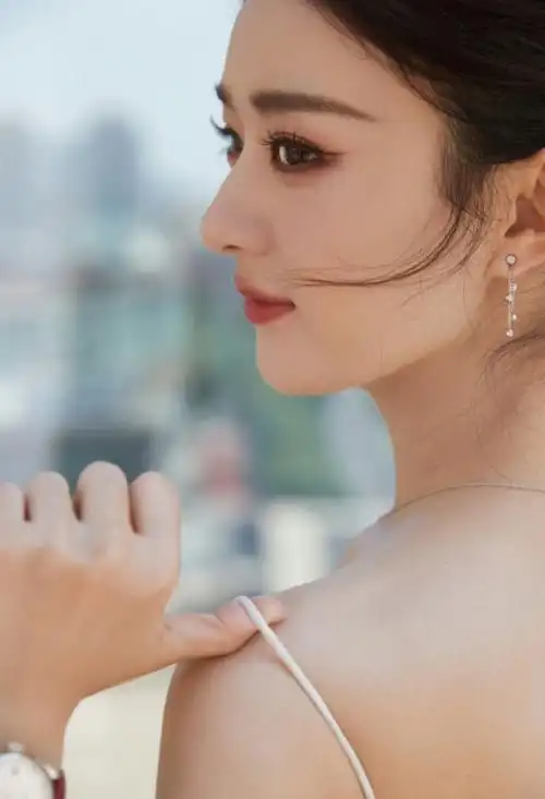 赵丽颖丸子头簪发