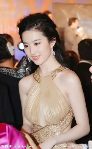 刘亦菲 2010年4月28日,上海,由《时尚芭莎》杂志社主办的"bazaar明星