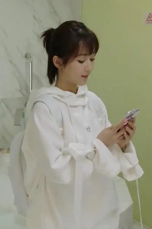 亲爱的热爱的同款杨紫佟年鱿小鱼白色卫衣女宽松小心机设计上衣潮