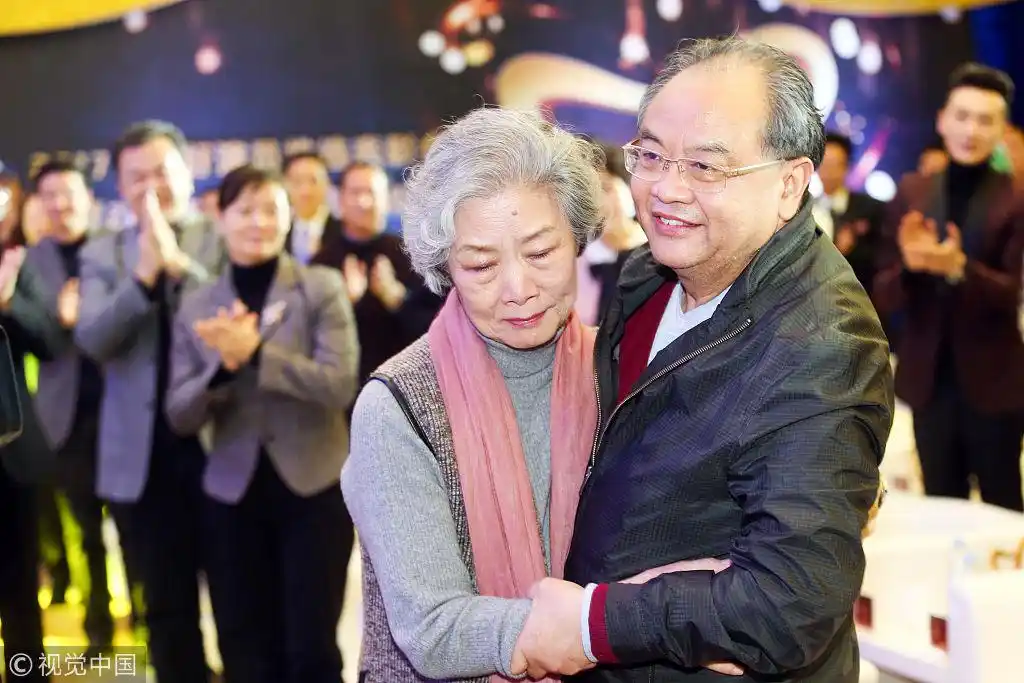 中国好演员!90岁鲁园与吕中"老戏骨"获奖 相互拥抱画面感人