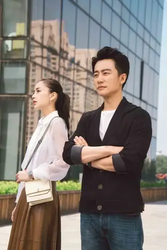 黄轩《创业时代》持续热播 郭鑫年陷魔晶官司风云