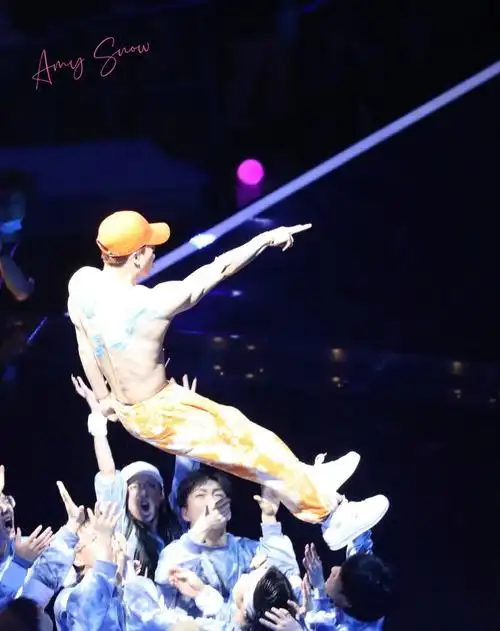 王嘉尔的核心控制力惊到我了