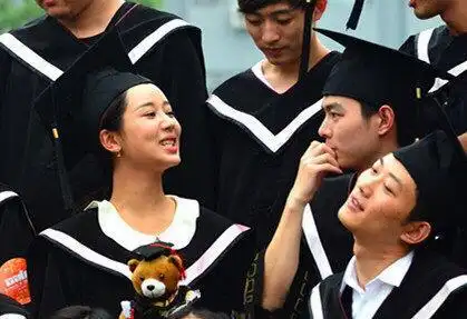 杨紫,李现,张一山原来是同学,大学照片被曝光!