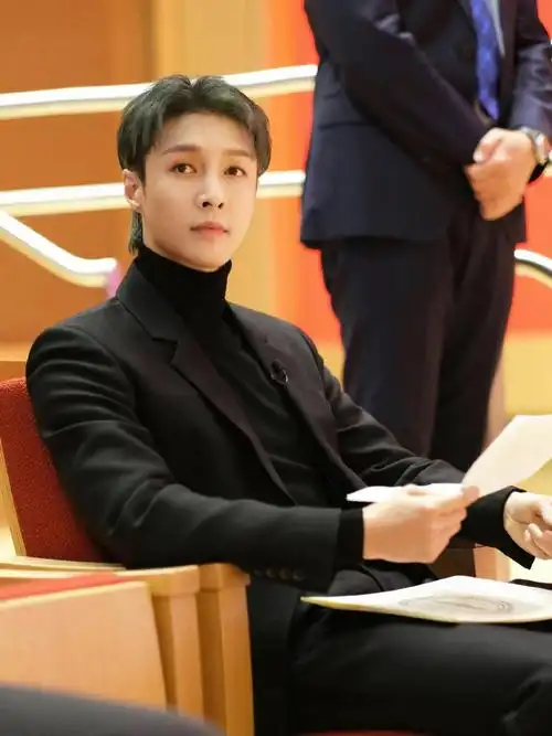 张艺兴你不要再帅了好不好