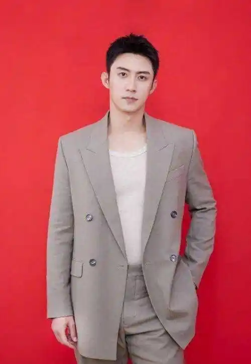 黄景瑜剧组撒钱?李沁忙撕戏?方逸伦打酱油?_小南_演艺事业_姨太