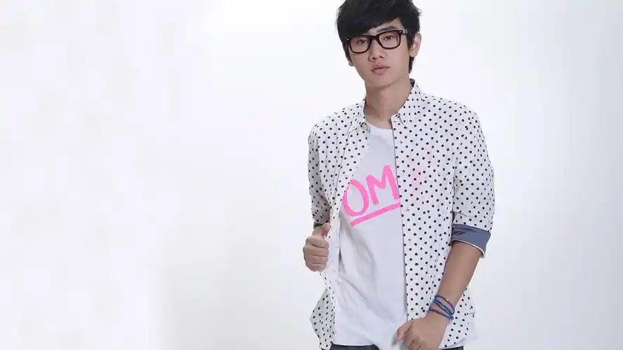 内地明星 汪苏泷 明星风尚壁纸