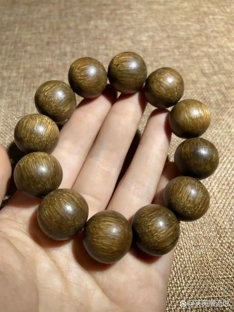 犀牛角手串纹路清晰