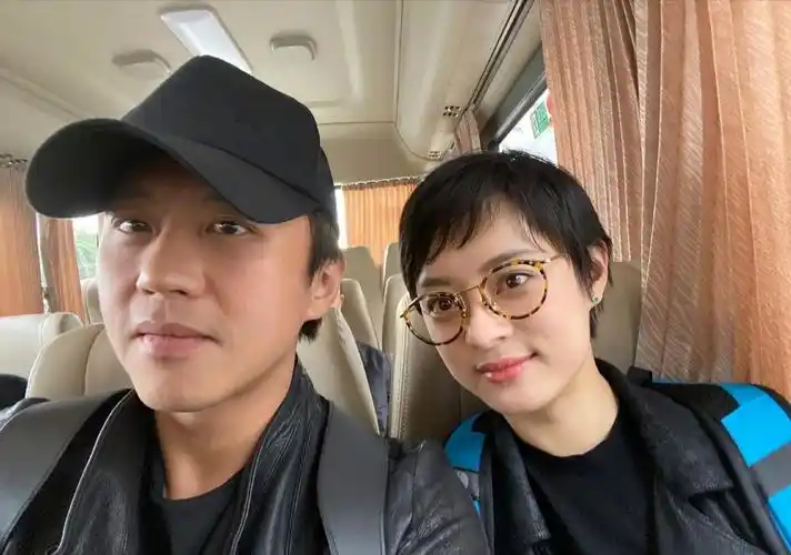 据说在拍摄时,孙俪一直对邓超有着莫名的抵触,无论拍摄时如何亲密,一