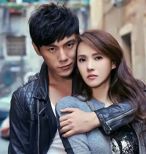 和秦昊吵架后伊能静把两人鞋带绑一起