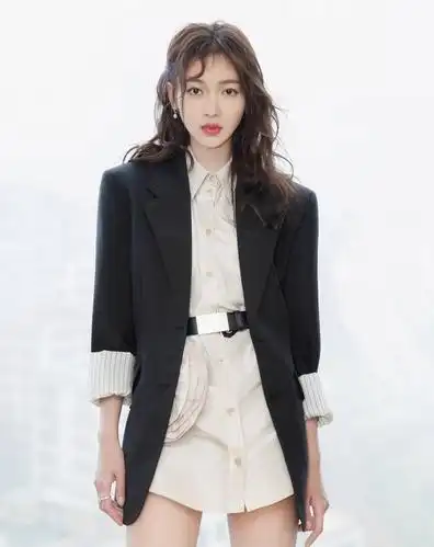 来一波可甜可咸的吴谨言照片