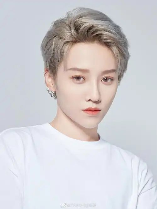 刘雨昕登顶明星权力榜人气榜新一期华语女歌手网络影响力top1;优秀