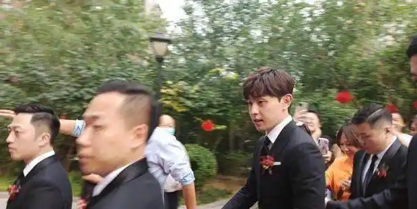 原创原创志不在石家庄的邓伦又回家当伴郎了这是第四次还有六次