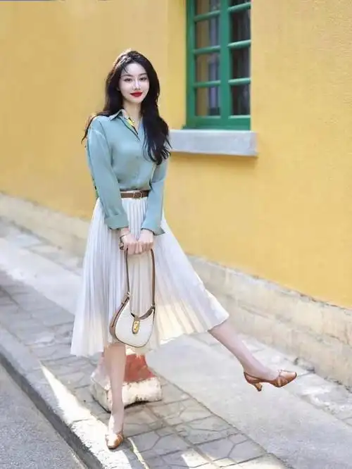 夏季这6款衣服说穿谁美!不信你看街拍搭配穿搭示范,高级又洋气