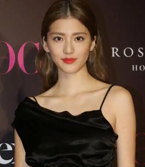 凭身材套牢?林峯否认婚礼后,张馨月晒健身照配文"永不放弃"