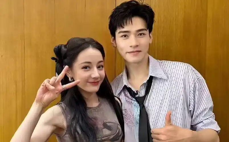 迪丽热巴,龚俊二搭现偶剧,李昀锐惊喜加盟,《畅游金融圈》启动_观众