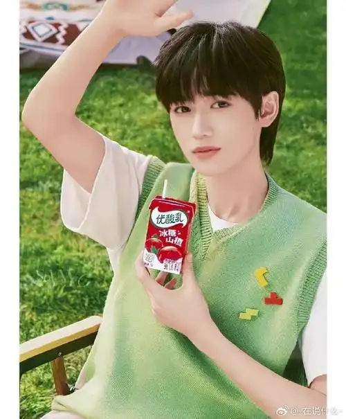 宋亚轩断眉绿瞳#宋亚轩绿色妆造大赏大家感觉怎么样宋亚轩|妆造