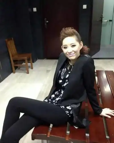 李斯丹妮遭突然袭击唱功突飞猛进被赞成熟