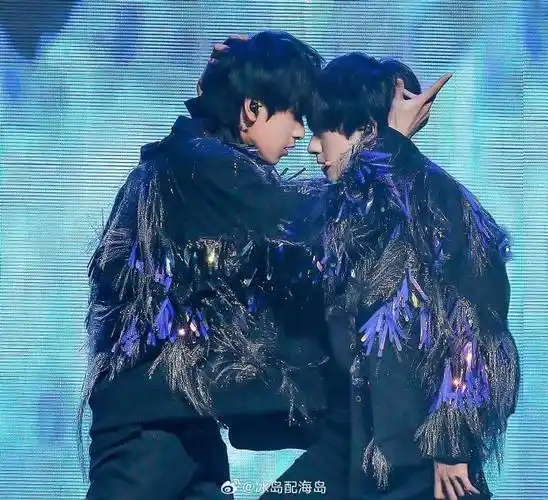 严浩翔 恋爱##时代峰峻辟谣严浩翔贺峻霖恋情