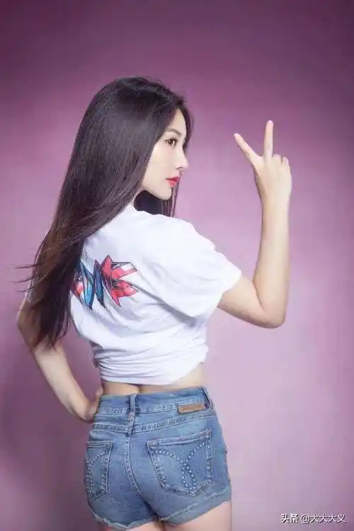 微胖的身材完美驾驭 美出新高度 不止于性感_女明星_气质_风格