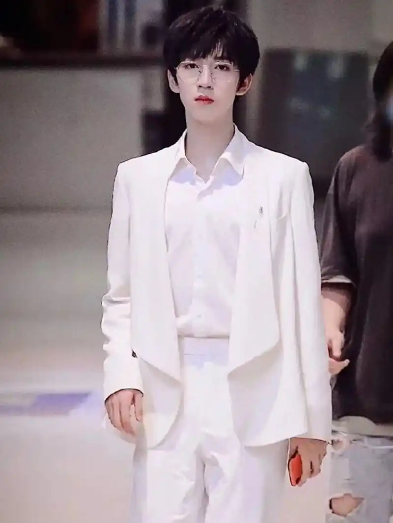 贺峻霖理想型分析 他是太阳双子,火星巨蟹,金星双子,月亮金牛 理想型