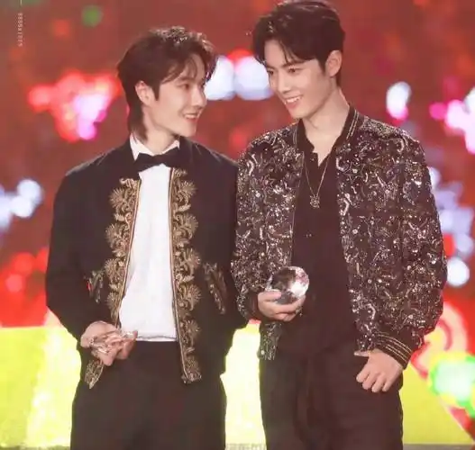 最养眼颜值cp肖战王一博,原来小时候长这个样子他们是否微整过呢_梦想