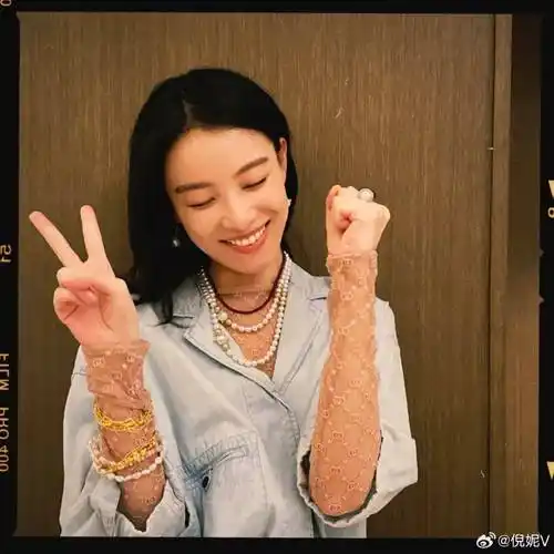 倪妮一下子发了30套私服,真·珍珠女孩没错了_造型_电影_衬衫