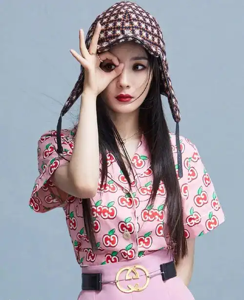 杨幂苹果衬衫可爱俏皮写真1080x2160分辨率查看