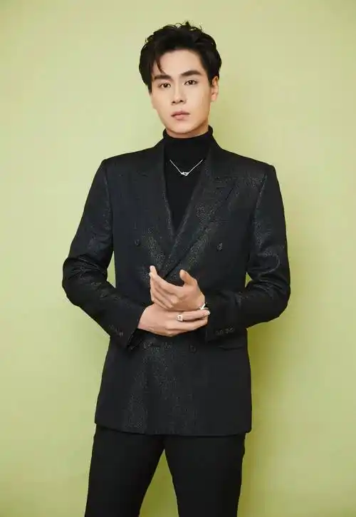 三十位国内男明星全黑系西装大赏～帅气又迷人,爱了爱了!