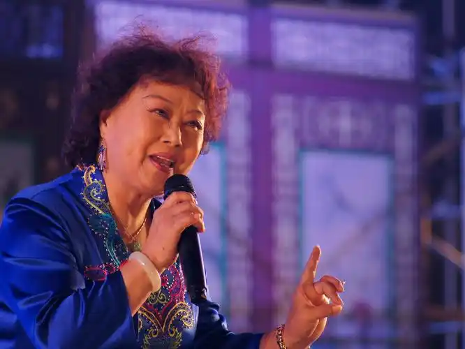 主题: 岁月逝去,青春永恒——-谷文月【卓越评剧表演艺术家】