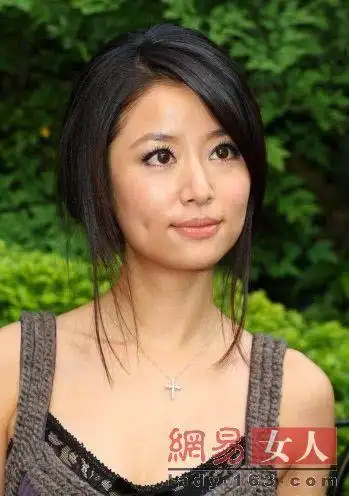 女星迷人酒窝 最有效的减龄法宝(组图)